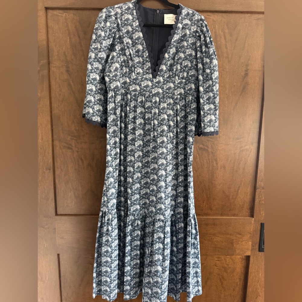 Women’s small Tuckernuck Navy and White Floral Long Sleeve Maxi Dress